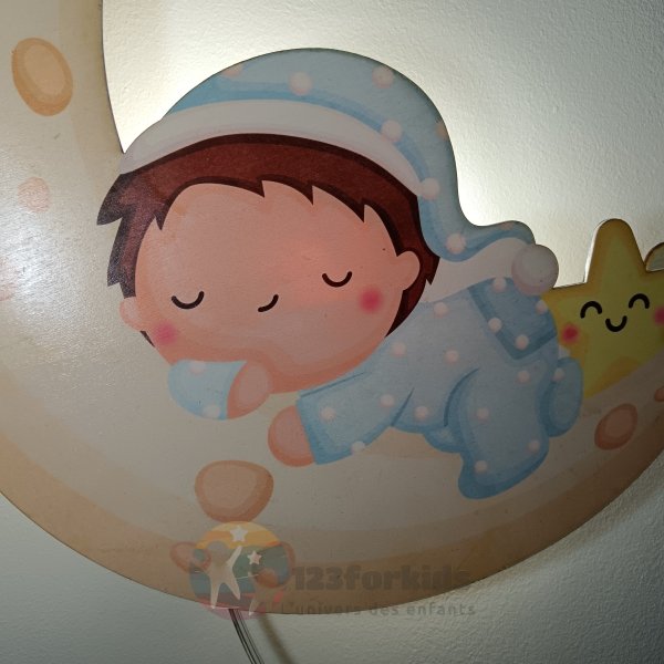 Lampe murale en bois LED pour chambre bébé – Design lune et bébé dormeur – Veilleuse douce et sécurisée – Déco Montessori style nordique