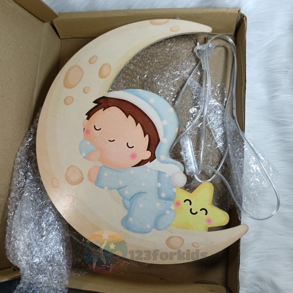 Lampe murale en bois LED pour chambre bébé – Design lune et bébé dormeur – Veilleuse douce et sécurisée – Déco Montessori style nordique