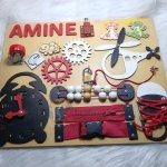Busyboard en bois personnalisé – Tableau d’activités Montessori pour bébé | Développement sensoriel